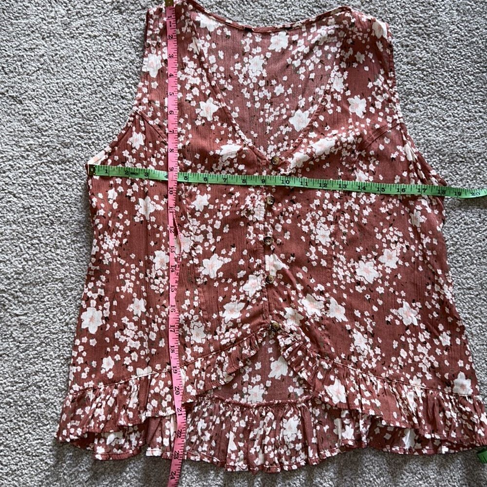 Floral Tank Top! - Picture 8 of 10
